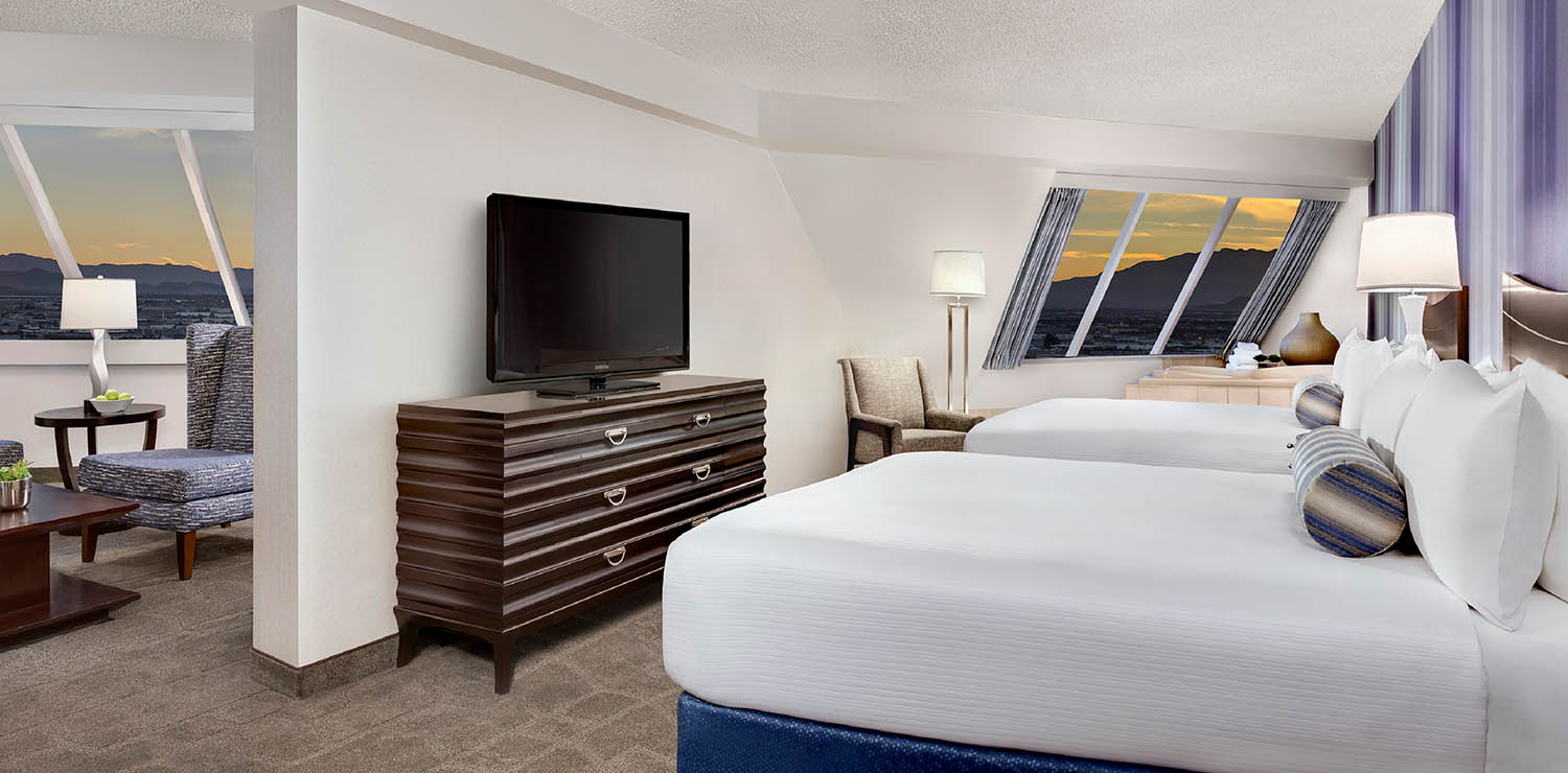 Luxor_Hotel_Pyramid_Premier_Corner_Two_Queen