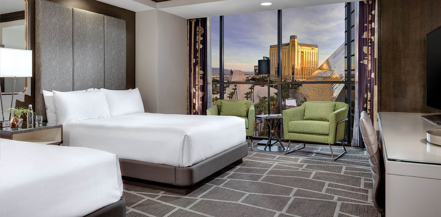 Luxor_Hotel_Tower_Premium_Queen