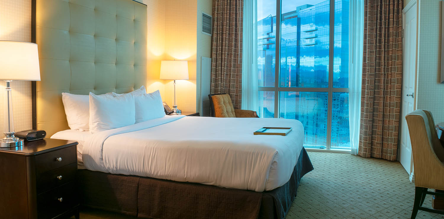 Signature_Hotel_One_Bedroom_Balcony_Strip_View_Suite